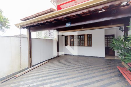 Casa à venda com 180m², 3 quartos e 2 vagas Casa à venda com 180m², 3 quartos e 2 vagasGaragem