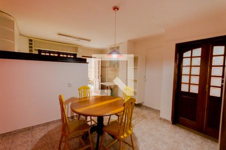 Casa à venda com 180m², 3 quartos e 2 vagas Casa à venda com 180m², 3 quartos e 2 vagasCozinha