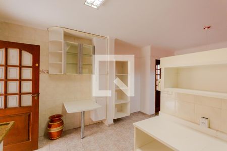 Casa à venda com 180m², 3 quartos e 2 vagas Casa à venda com 180m², 3 quartos e 2 vagasCozinha