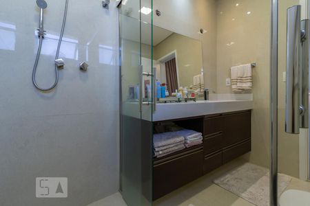 Apartamento à venda com 230m², 3 quartos e 5 vagas Apartamento à venda com 230m², 3 quartos e 5 vagasBanheiro da Suíte 2