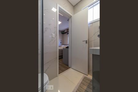 Apartamento à venda com 230m², 3 quartos e 5 vagas Apartamento à venda com 230m², 3 quartos e 5 vagasBanheiro da Suíte 1