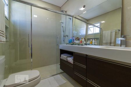 Apartamento à venda com 230m², 3 quartos e 5 vagas Apartamento à venda com 230m², 3 quartos e 5 vagasBanheiro da Suíte 2