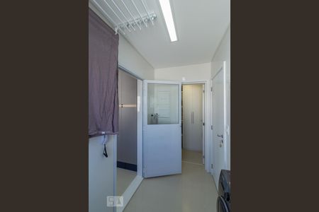 Apartamento à venda com 230m², 3 quartos e 5 vagas Apartamento à venda com 230m², 3 quartos e 5 vagasLavanderia