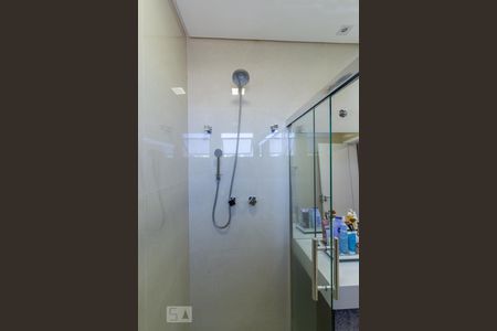 Apartamento à venda com 230m², 3 quartos e 5 vagas Apartamento à venda com 230m², 3 quartos e 5 vagasBanheiro da Suíte 2