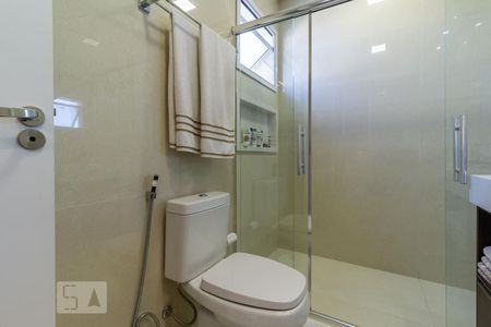 Apartamento à venda com 230m², 3 quartos e 5 vagas Apartamento à venda com 230m², 3 quartos e 5 vagasBanheiro da Suíte 2