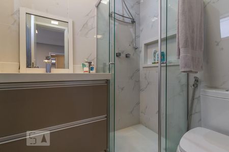 Apartamento à venda com 230m², 3 quartos e 5 vagas Apartamento à venda com 230m², 3 quartos e 5 vagasBanheiro da Suíte 1