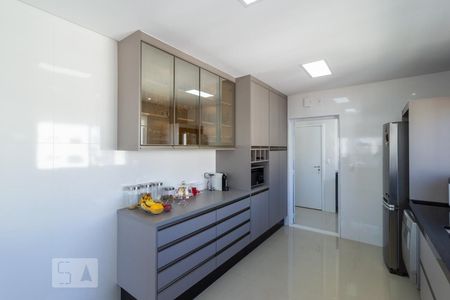 Apartamento à venda com 230m², 3 quartos e 5 vagas Apartamento à venda com 230m², 3 quartos e 5 vagasCozinha