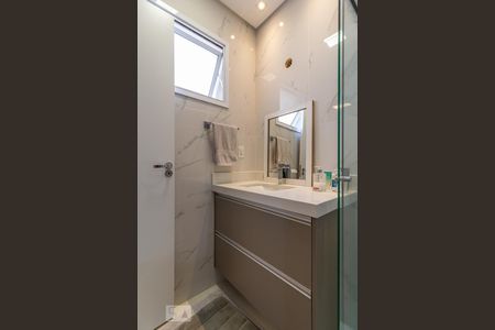 Apartamento à venda com 230m², 3 quartos e 5 vagas Apartamento à venda com 230m², 3 quartos e 5 vagasBanheiro da Suíte 1