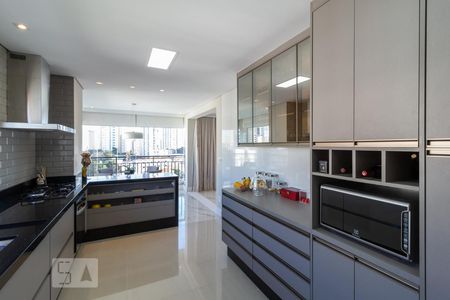 Apartamento à venda com 230m², 3 quartos e 5 vagas Apartamento à venda com 230m², 3 quartos e 5 vagasCozinha