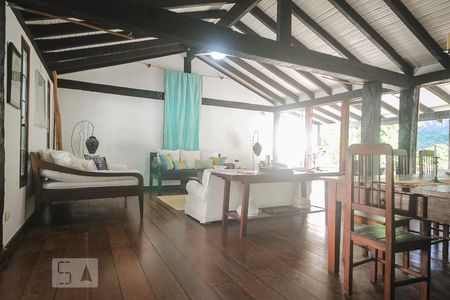 Sala de casa de condomínio à venda com 4 quartos, 450m² em Joá, Rio de Janeiro