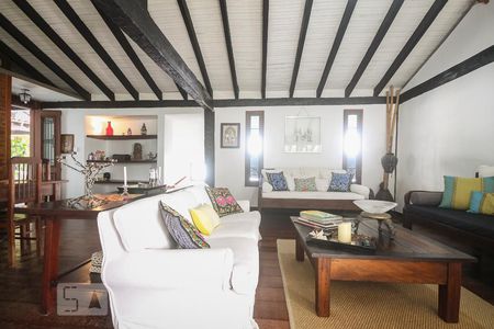 Sala de casa de condomínio à venda com 4 quartos, 450m² em Joá, Rio de Janeiro