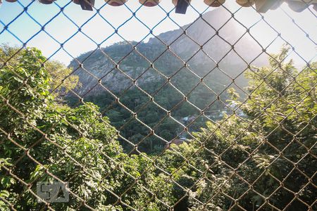 Casa de condomínio à venda com 450m², 4 quartos e 3 vagas Casa de condomínio à venda com 450m², 4 quartos e 3 vagasVista