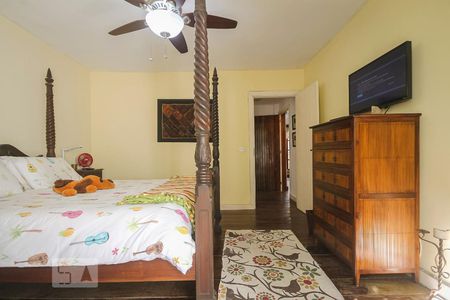 Casa de condomínio à venda com 450m², 4 quartos e 3 vagas Casa de condomínio à venda com 450m², 4 quartos e 3 vagasSuíte 3