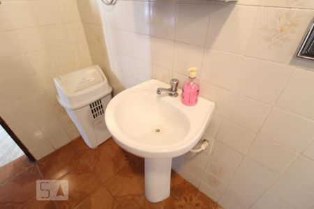 Casa à venda com 165m², 3 quartos e 3 vagasBanheiro social superior