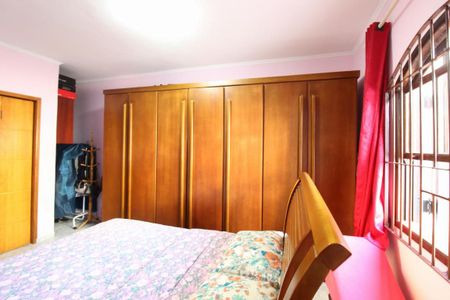 Casa à venda com 165m², 3 quartos e 3 vagasSuíte 1