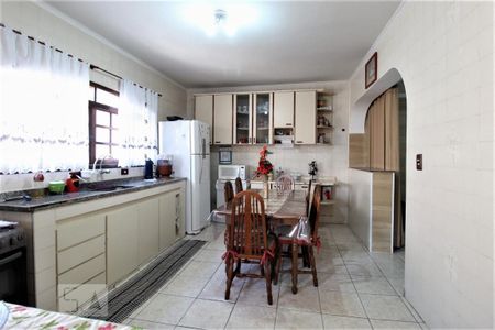 Casa à venda com 165m², 3 quartos e 3 vagasCozinha