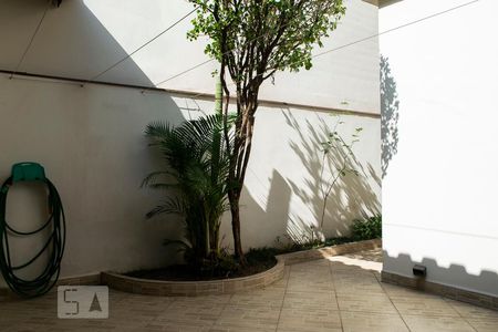 Casa à venda com 115m², 2 quartos e 2 vagasQUINTAL FUNDOS