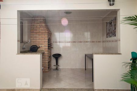Casa à venda com 115m², 2 quartos e 2 vagasQUINTAL FUNDOS