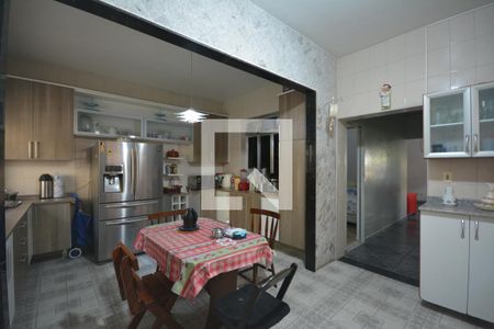 Casa à venda com 300m², 4 quartos e 2 vagasCozinha