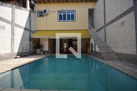 Casa à venda com 300m², 4 quartos e 2 vagasÁrea comum - Piscina