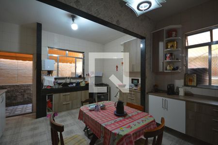 Casa à venda com 300m², 4 quartos e 2 vagasCozinha