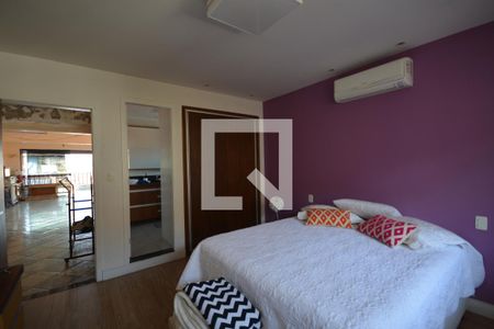 Casa à venda com 300m², 4 quartos e 2 vagasQuarto 3 Suíte