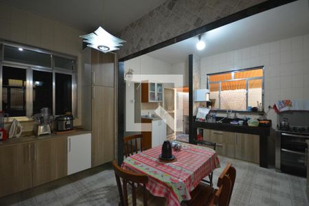 Casa à venda com 300m², 4 quartos e 2 vagasCozinha