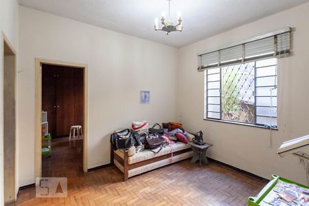 Sala 1 de casa para alugar com 4 quartos, 190m² em Sagrada Família, Belo Horizonte