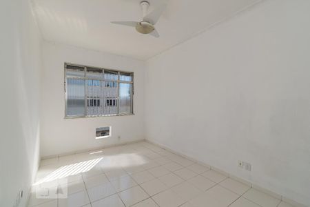 Sala de apartamento para alugar com 1 quarto, 43m² em Ramos, Rio de Janeiro