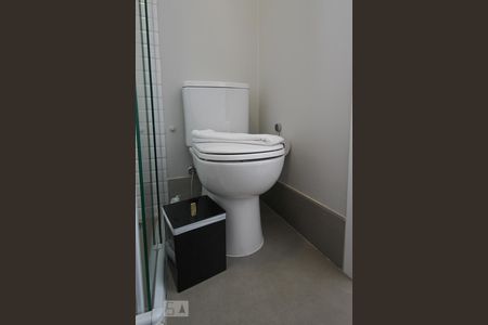 Banheiro  de kitnet/studio para alugar com 1 quarto, 25m² em Vila Nova Conceição, São Paulo