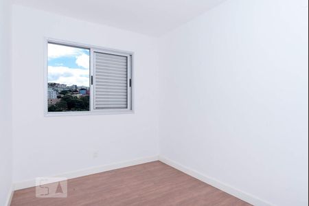 Quarto de apartamento para alugar com 3 quartos, 72m² em Estrela Dalva, Belo Horizonte