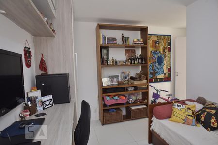 Apartamento à venda com 170m², 3 quartos e 2 vagasSuíte 2