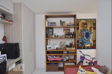 Apartamento à venda com 170m², 3 quartos e 2 vagasSuíte 2