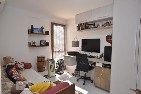 Apartamento à venda com 170m², 3 quartos e 2 vagasSuíte 2