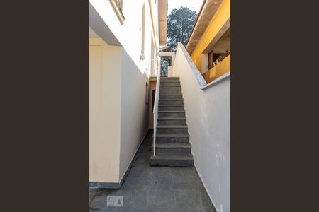 Casa para alugar com 290m², 4 quartos e 5 vagasEscada