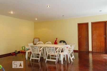Apartamento à venda com 260m², 4 quartos e 2 vagasÁrea comum - Salão de festas