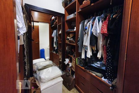 Apartamento à venda com 260m², 4 quartos e 2 vagasQuarto 3 - Armário