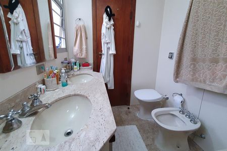 Apartamento à venda com 260m², 4 quartos e 2 vagasBanheiro do Quarto 3