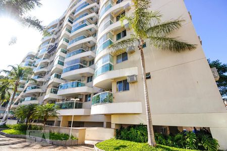 Apartamento à venda com 68m², 2 quartos e 1 vaga Apartamento à venda com 68m², 2 quartos e 1 vagaFachada do bloco