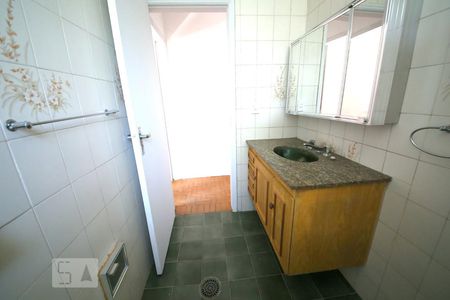 Casa à venda com 130m², 2 quartos e 1 vagaBanheiro