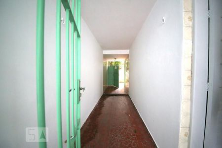 Casa à venda com 130m², 2 quartos e 1 vagaCorredor Lateral