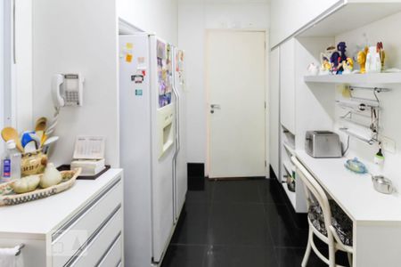 Apartamento para alugar com 120m², 2 quartos e 2 vagasCozinha