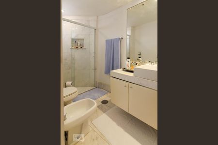 Apartamento para alugar com 120m², 2 quartos e 2 vagasBanheiro da Suíte