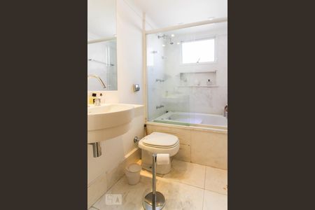 Apartamento para alugar com 120m², 2 quartos e 2 vagasBanheiro