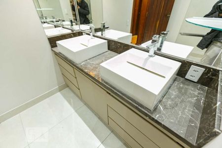 Apartamento à venda com 554m², 6 quartos e 5 vagasBanheiro da Suíte