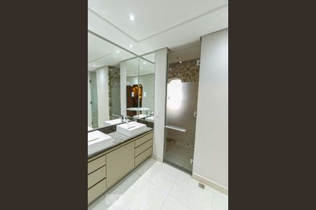 Apartamento à venda com 554m², 6 quartos e 5 vagasBanheiro da Suíte