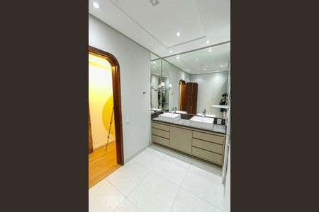 Apartamento à venda com 554m², 6 quartos e 5 vagasBanheiro da Suíte