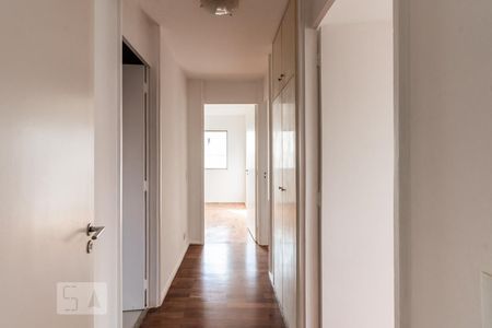 Corredor de apartamento à venda com 3 quartos, 110m² em Vila Olímpia, São Paulo