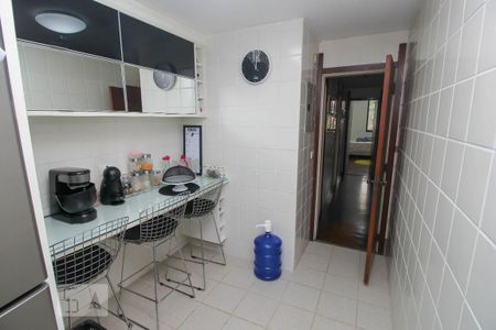 Apartamento à venda com 98m², 2 quartos e 1 vaga Apartamento à venda com 98m², 2 quartos e 1 vagaCozinha - Armários
