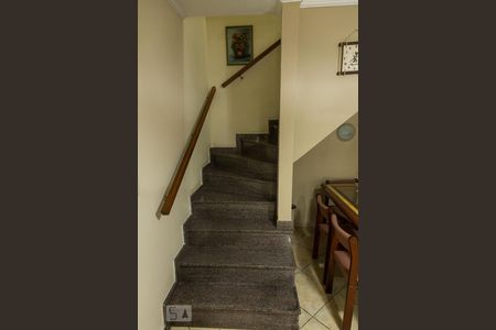 Casa à venda com 203m², 3 quartos e 2 vagasEscadas